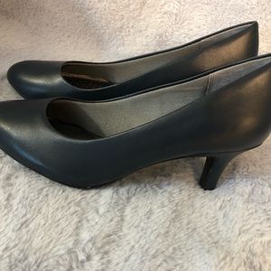 Pumps pointed closed toe slip